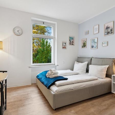 Vorstadtoase - 2 Personen - Eichwalde, Naehe Ber - Queensize-Bett, Netflix, Parken 외부 사진