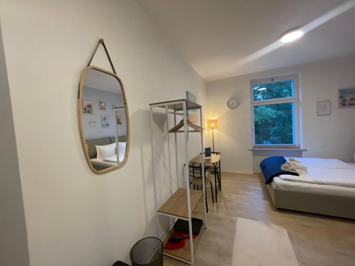 Vorstadtoase - 2 Personen - Eichwalde, Naehe Ber - Queensize-Bett, Netflix, Parken 외부 사진