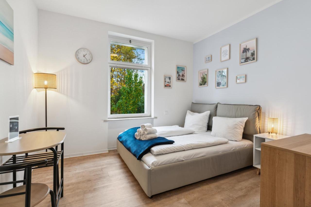 Vorstadtoase - 2 Personen - Eichwalde, Naehe Ber - Queensize-Bett, Netflix, Parken 외부 사진