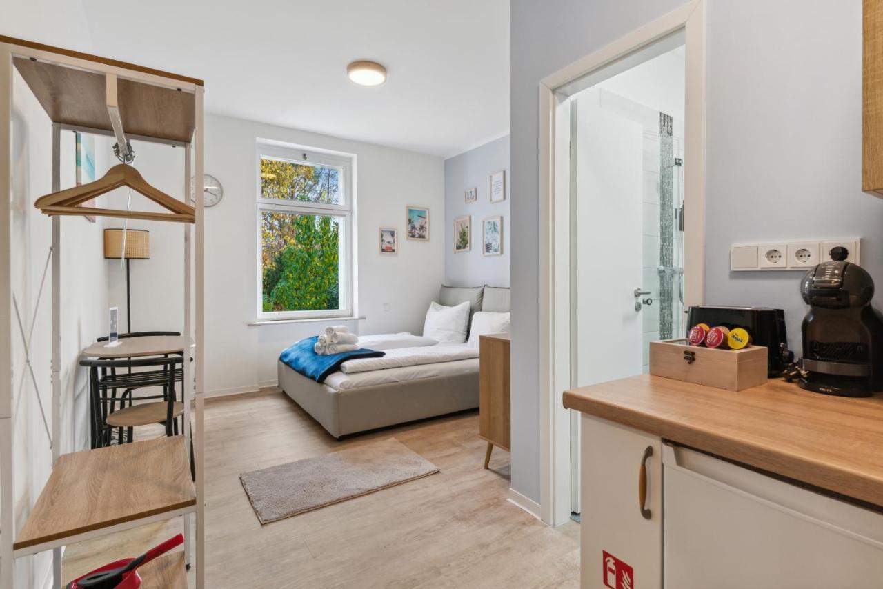 Vorstadtoase - 2 Personen - Eichwalde, Naehe Ber - Queensize-Bett, Netflix, Parken 외부 사진