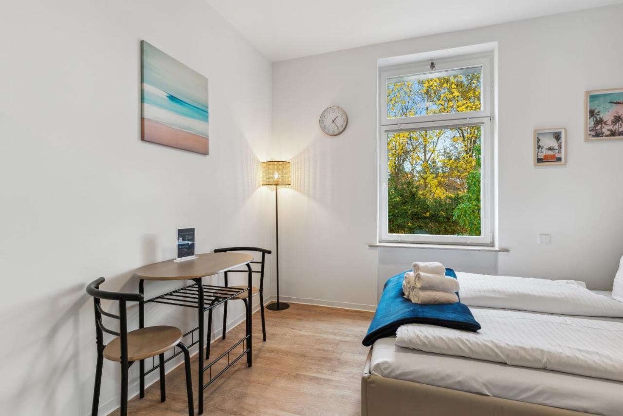 Vorstadtoase - 2 Personen - Eichwalde, Naehe Ber - Queensize-Bett, Netflix, Parken 외부 사진